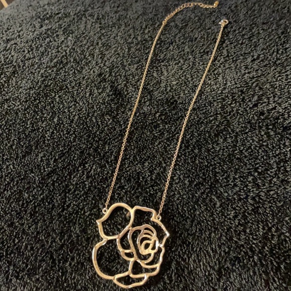 🪀Beautiful silver rose necklace🪀 - Picture 4 of 4